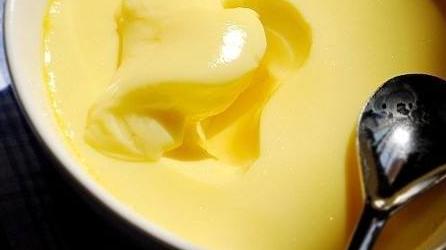 蒸鸡蛋羹|蒸鸡蛋羹时，别傻傻只会加水，加一点它，鸡蛋羹告别“小蜂窝”