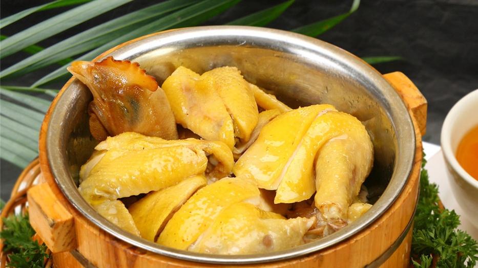 |看起来晶莹剔透的水晶鸡，营养丰富，香爽滑嫩