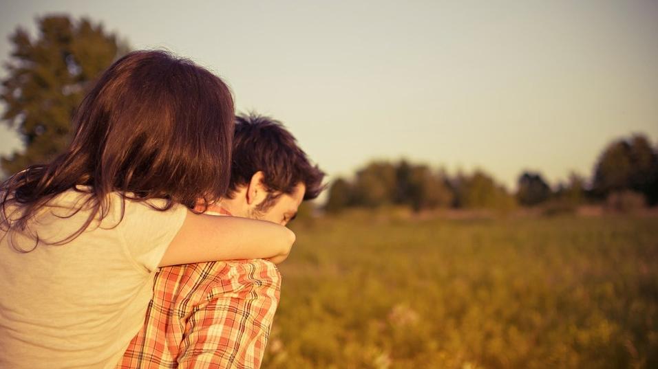 木子心说|截留女儿10万彩礼却没嫁妆，女儿婆家分2套房，父母登门要走1套：女儿有义务养老