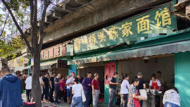 鸡胸肉|湖北这家30年老店，15元1碗面牛肉给得多，一天要用20头牛