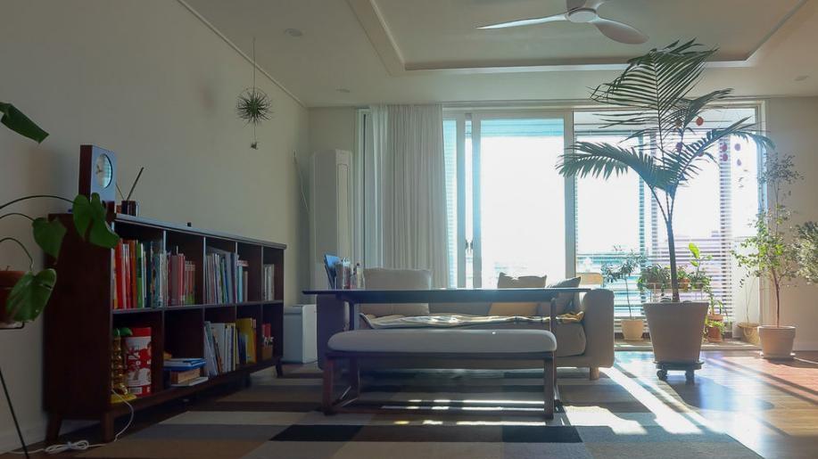 硬装简单些，尽管入住3年了，房子依旧如新！白色厨房显大清爽