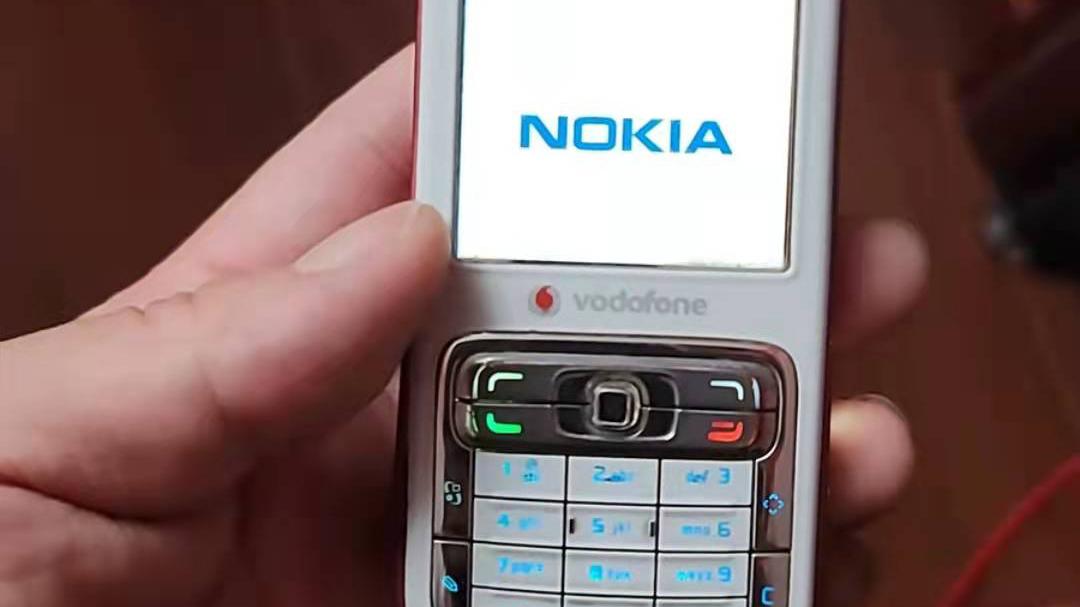 十年前3000元买的诺基亚N73，如今沦为30元的电子垃圾