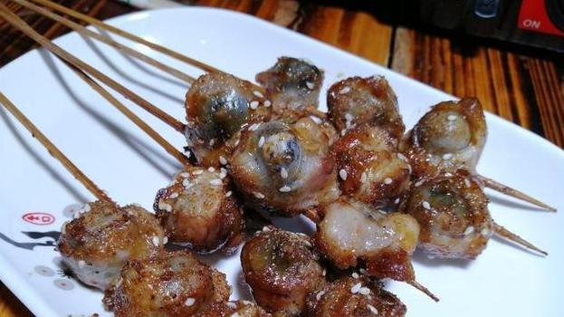 南宁|南宁真正的黑暗料理，10元4个一咬爆浆，敢吃的外地人都是牛人