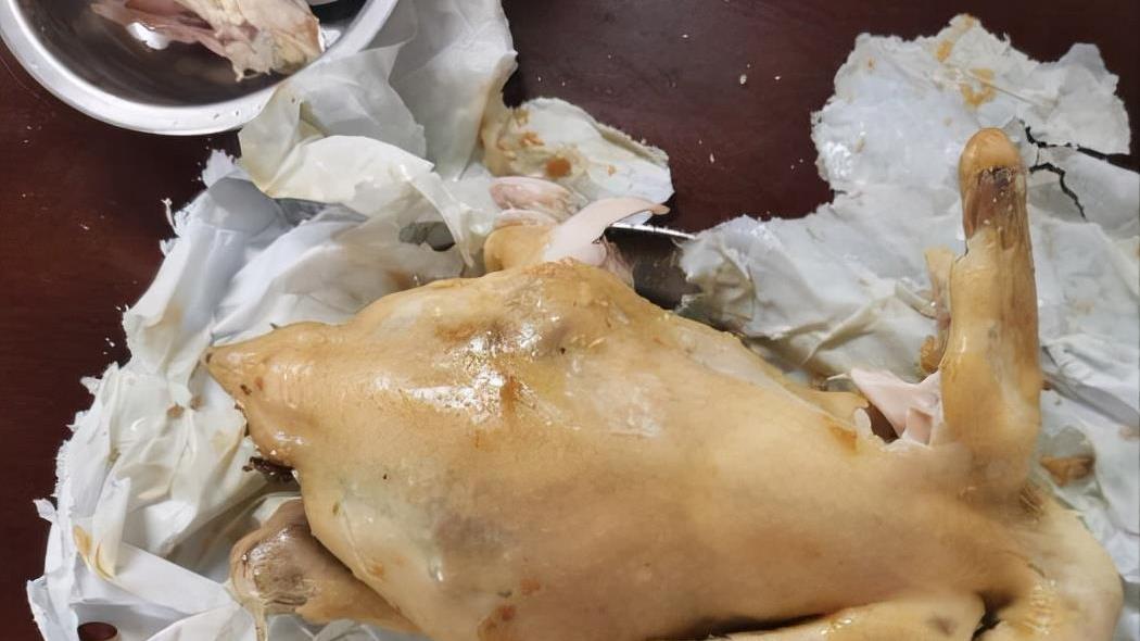 下酒菜|海南小镇上的一家鸡店，90元1只不单卖，配一盆免费白粥简直绝了