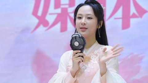 发型|杨紫换了新发型 ，看上去和以前不一样了