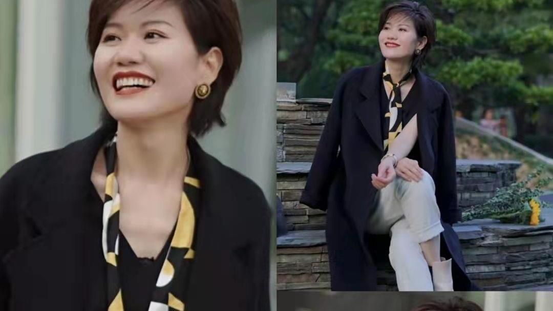 桃小菁啊 冬季黑色大衣怎么叠穿？照着她们这样穿，时尚不单调，简约又大方