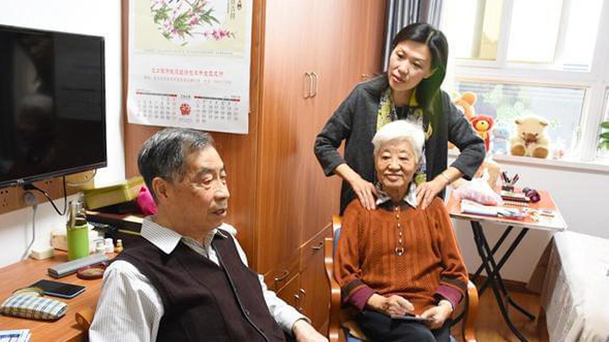 小马达情感故事|71岁老人的睿智养老：不请保姆不去养老院，三个儿子都抢着来照顾