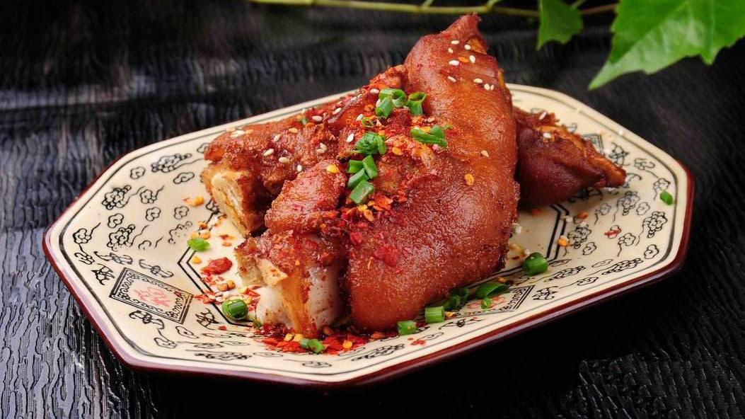 猪蹄|香喷喷的家常秘制烤猪蹄，外焦里嫩，香辣入味，一人一个不够吃