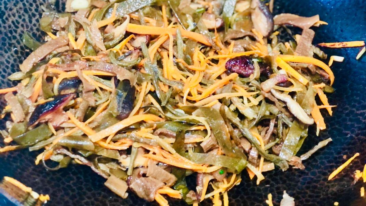 面条|它曾是灾荒年的“救命饭”，是老一辈冬天的最爱，喝完浑身暖暖的