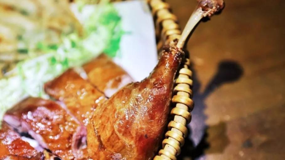 烧鸭|正宗的烧鸭做法，鲜香微咸，一只鸭根本不够吃！