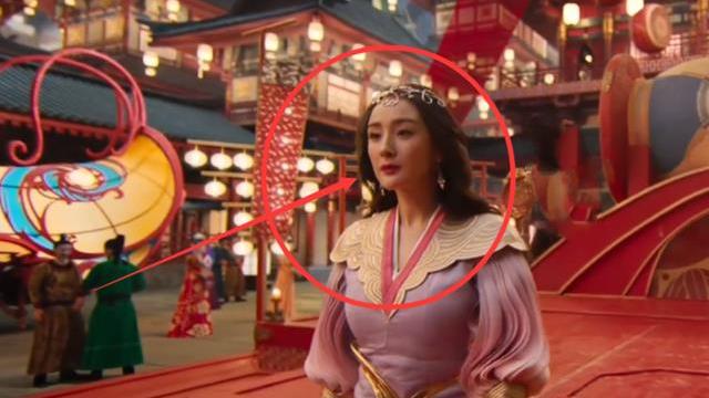 杨幂|杨幂官宣新代言海报图，“漫画鼻”凭实力成焦点，确定真实存在？