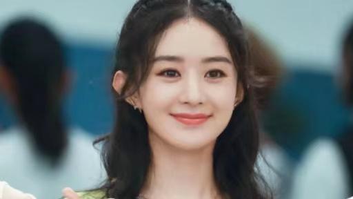 赵丽颖|赵丽颖越穿越娇嫩，牛油果撞针织衫性感又知性