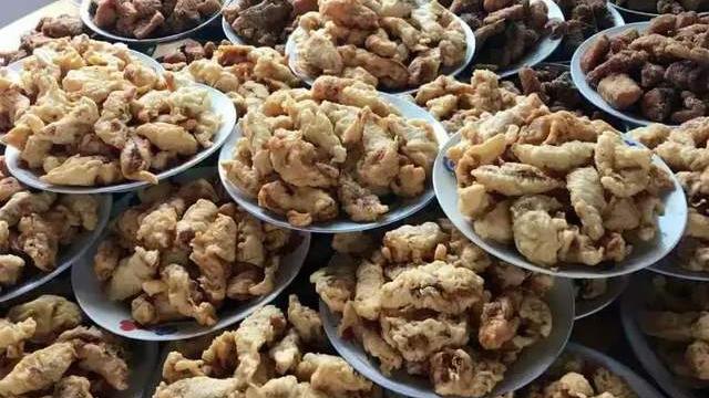 |农村酒席260元一桌，16道菜，2个甜品2个汤，看看饭菜怎么样？