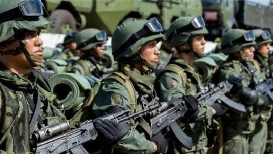 吴有情聊|报恩还是阴谋？邻国率50万精锐部队力挺印度，虚伪做派一览无遗