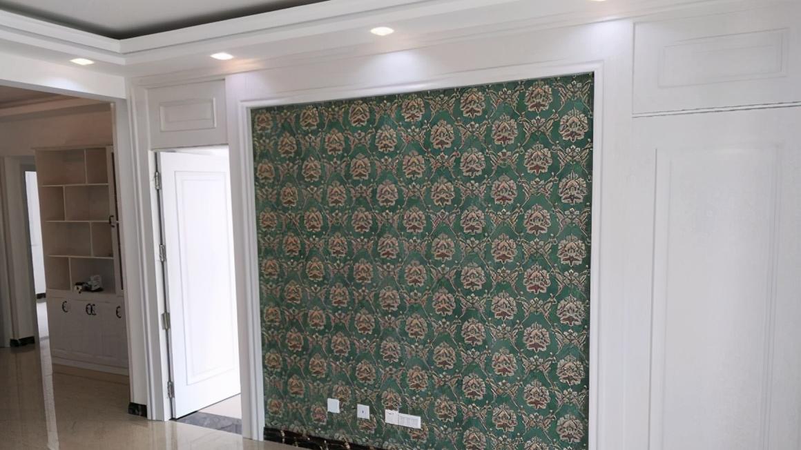 买完房囊中羞涩，简约装修完工就差家具了，朋友看到背景墙都吐槽