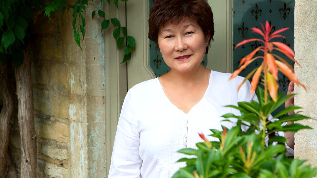 琉璃红孔雀|65岁女雇主不满意男保姆提供的服务：拿钱就得办事，这是你的义务