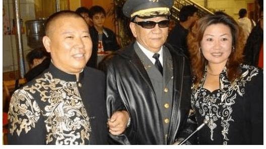 柯以男|侯耀华举报“捐30”，他的窘境，其实早就注定了