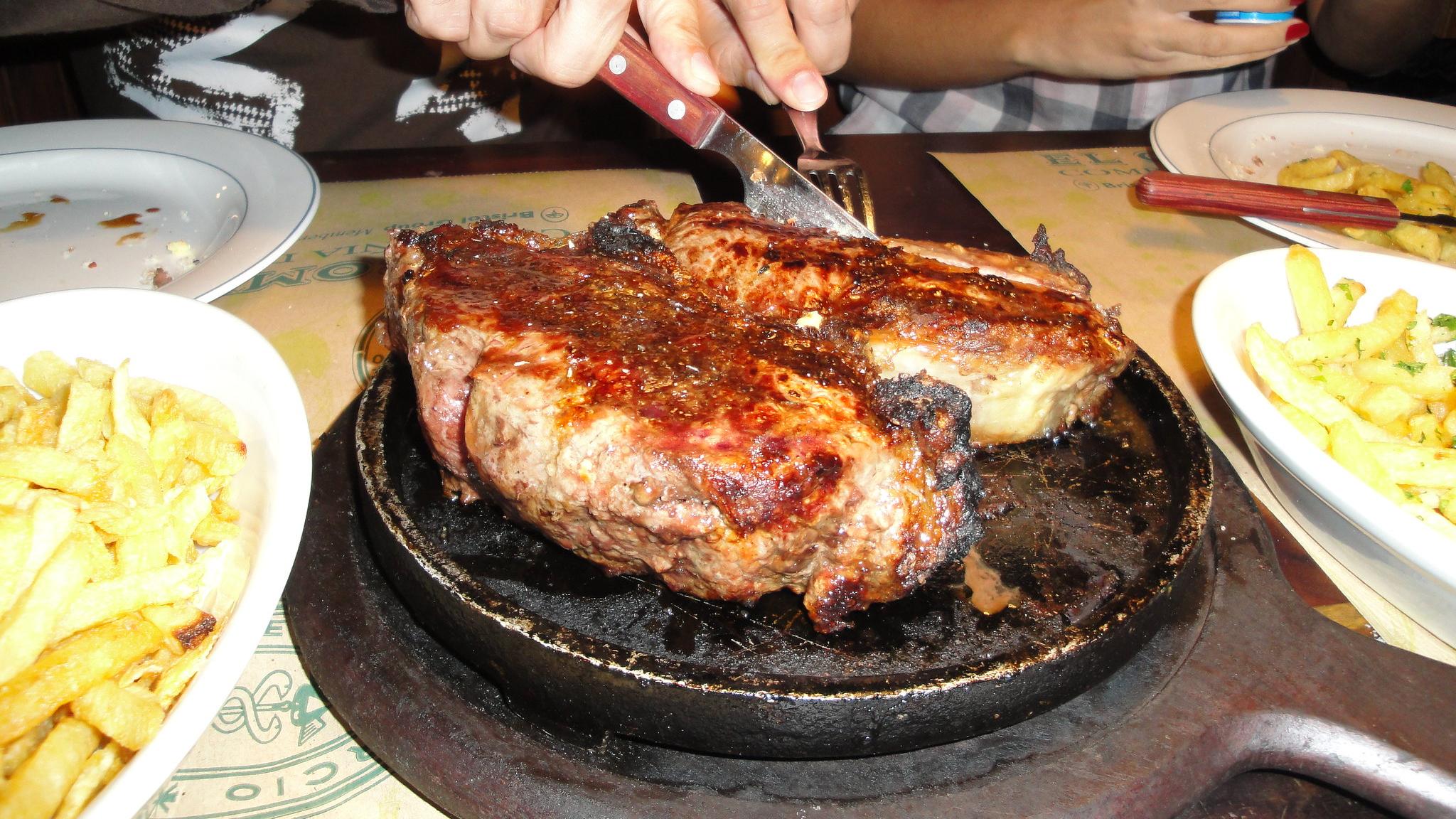 烤肉|最“粗糙”的美食国家：烹饪水平几乎为零，游客却没有不爱的理由