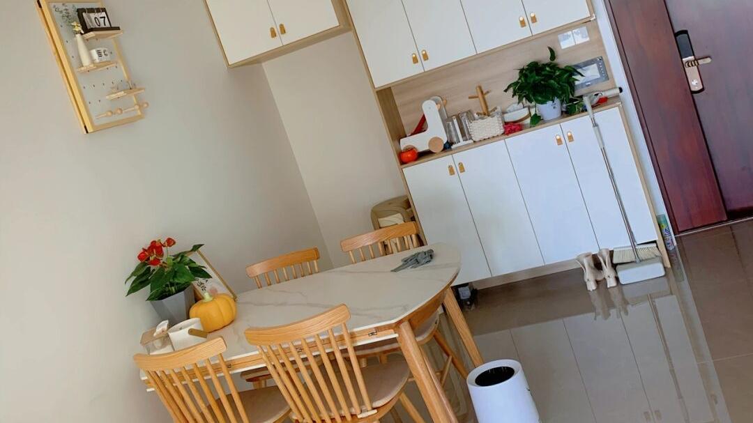 她把家装出了奶油风，全屋极简又温馨，太清爽啦，给大家分享一下