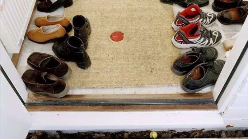 独居生活的天花板！室内井井有条，利用原木与白墙轻松装出高级感