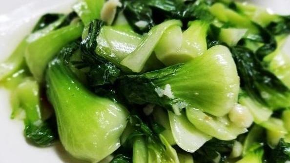 青菜|为什么你炒的青菜总是发黑？关键是少了这一步，难怪不好吃