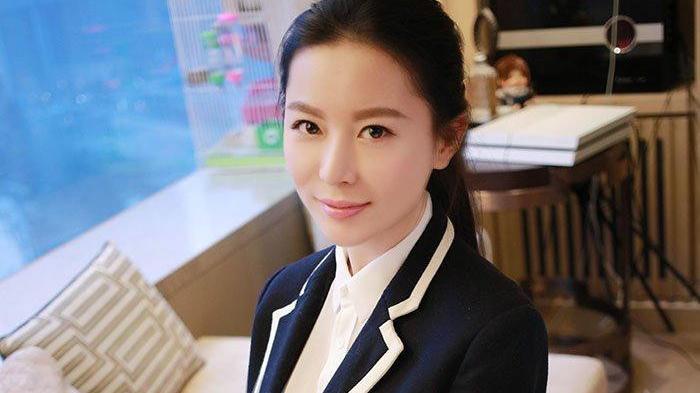 冬瓜 静谧的时光，穿一件西装搭配百褶裙的装扮如此的怡情！