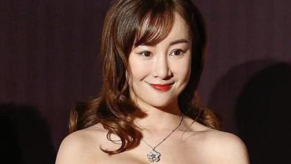 t恤|网红小冉的整容悲剧：女人，你到底对自己有多么不满意？