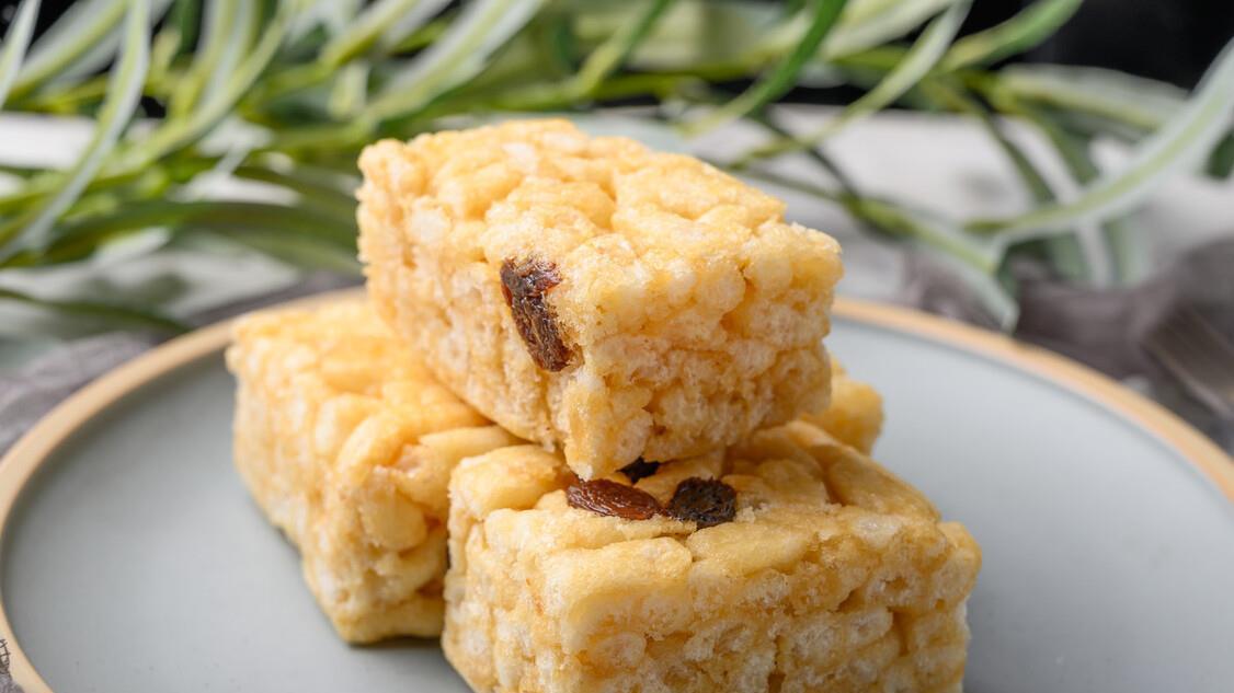 鸡蛋|2个鸡蛋1碗面粉，教你自制沙琪玛，操作简单，香酥绵软不粘牙