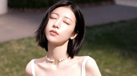 连衣裙|周雨彤穿出“仙女下凡”温柔风，一件樱花粉连衣裙自带高级浪漫范