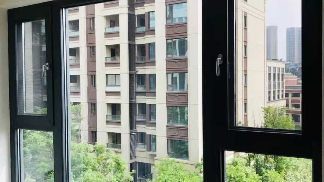 家里封窗平开和推拉如何选择?