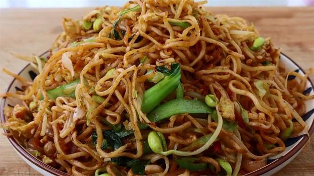 板面|炒面很多人都做错了，大厨教你炒面的正确做法，不粘不坨，太香了