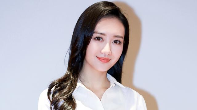 眉笔 女人一定要会化淡妆！化妆师教你3步化妆顺序，把你打扮美美的