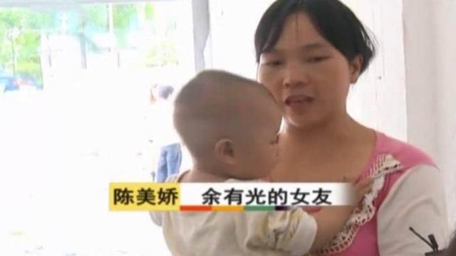 子芫伴你成长 妙龄少女恋上50岁大叔，自愿跟原配共住一室：我们是真的相爱