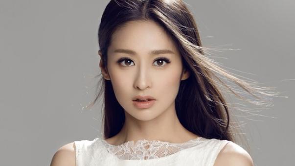 颖儿 身材完美的颖儿，也有过比较胖的阶段，好在她特别的幸运