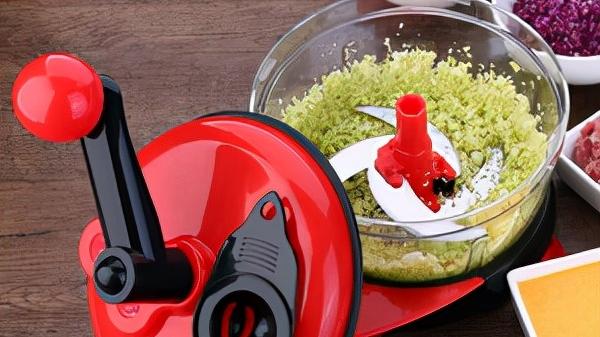 当初跟风买了好多爆款厨具，用了半年，才发现都是白花钱