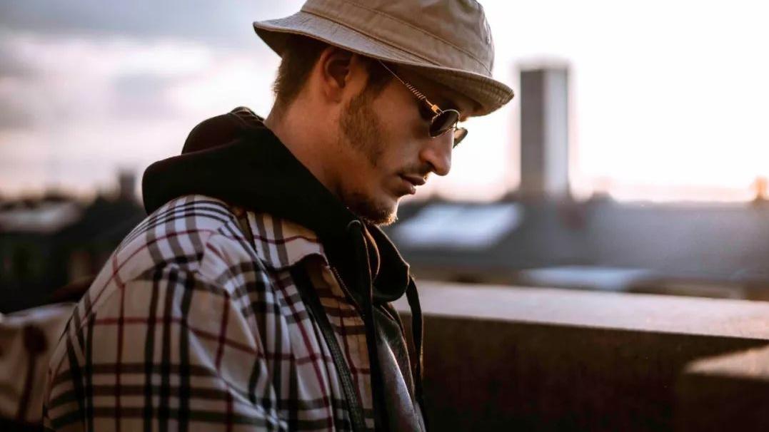 白衣梧桐 当一个男人心里面没有你，往往会有这样的表现