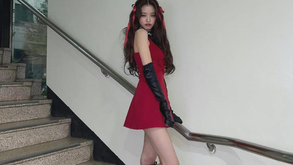 张元英|18岁的IVE张元英晒“大长腿”，网友：真的不是28岁？