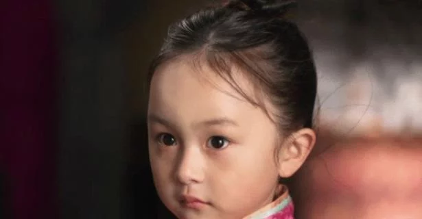 整容|2岁被导演看中年入百万，因长得太美被禁止整容，11岁时已变这样