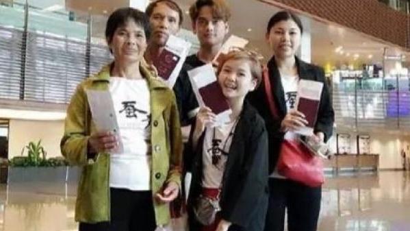 情窦初开的青春|“袖珍女孩”黄韵怡：带病北漂供弟读书，身价百万拒当“扶弟魔”