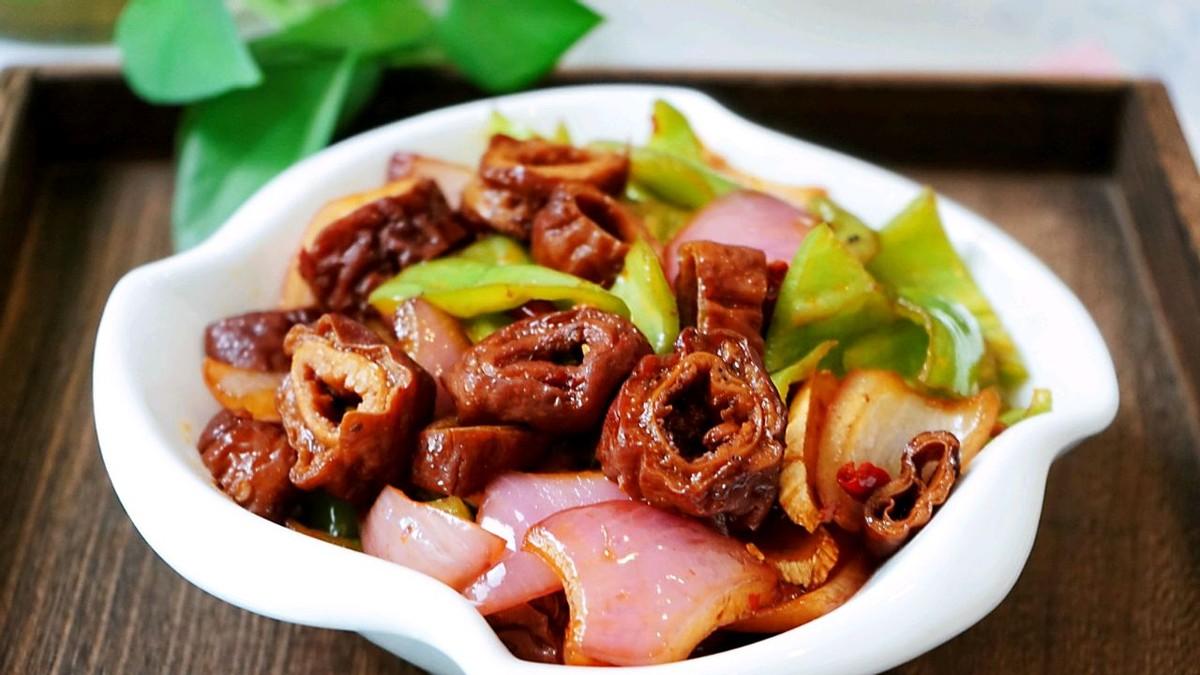 卤肥肠|吃不掉的卤肥肠可以这么做？没错！干锅肥肠简直是无敌的下饭神器