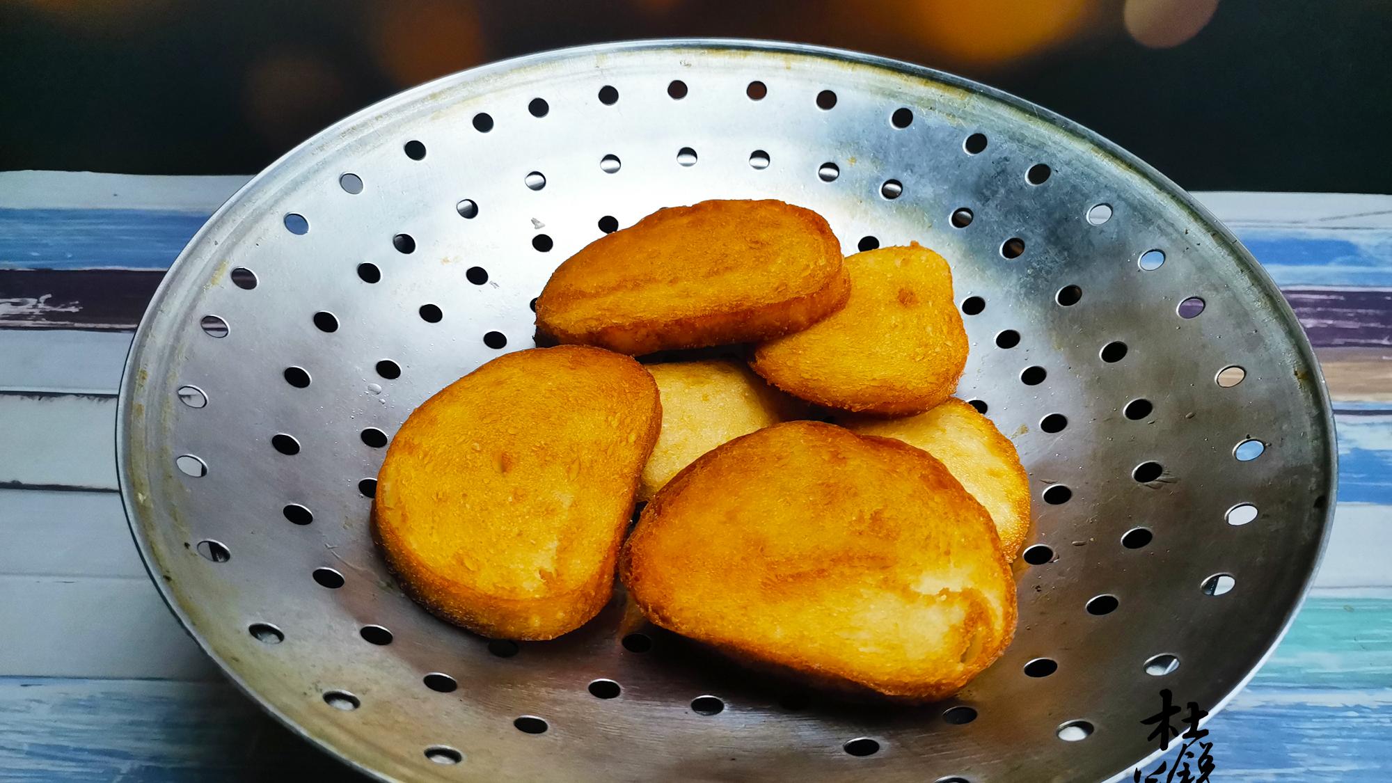 馒头|炸馒头片，直接下锅炸就错了，炸前多加1步，馒头片不吸油还酥脆