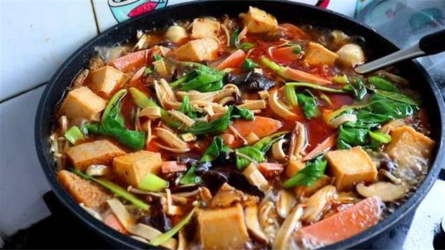 自助餐|想吃麻辣冒菜不用买，手把手教你在家做，一做一大锅不够吃