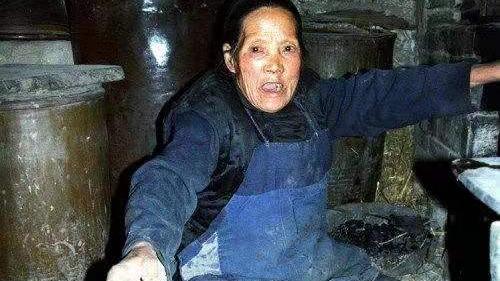 人物集结号 一生痛失10子，4岁缠脚17岁嫁人：“剪花娘子”的悲喜人生