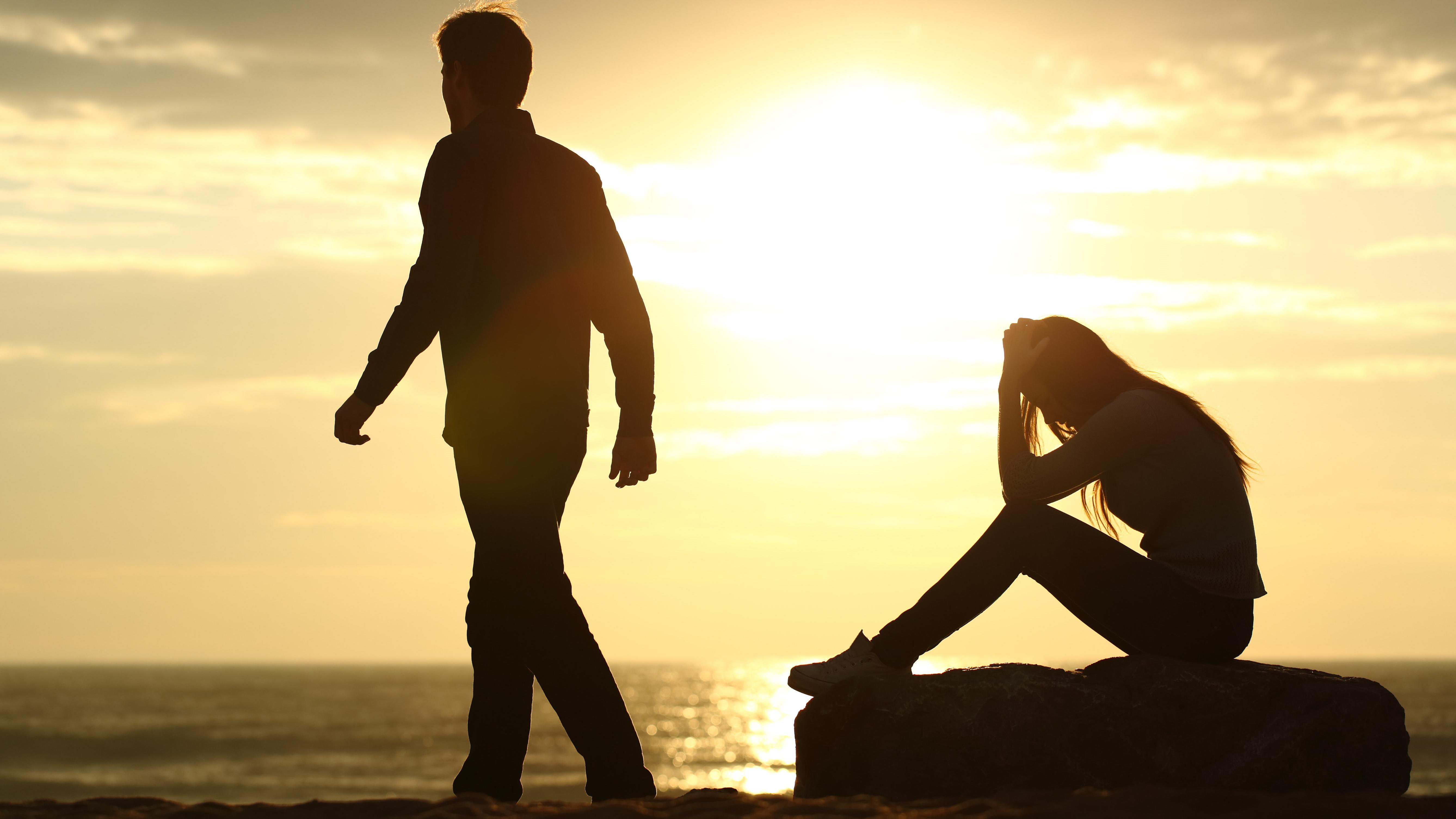 源说情感 有一种人，把外人当亲人，把亲人当仇人，什么原因？