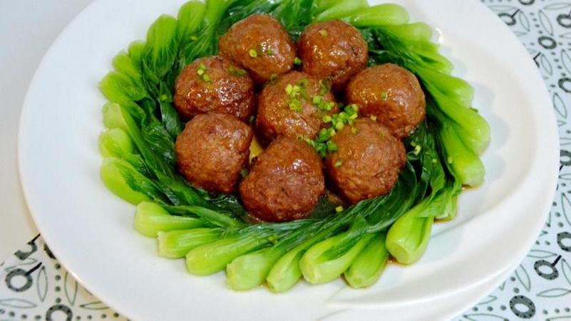 土豆|红烧猪肉莲藕丸子：荤素搭配，色泽鲜艳，肉质细腻不油腻