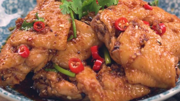 栗子|简单好吃的香辣凉拌鸡翅，鲜嫩味美，口感独特，家人爱吃的美食