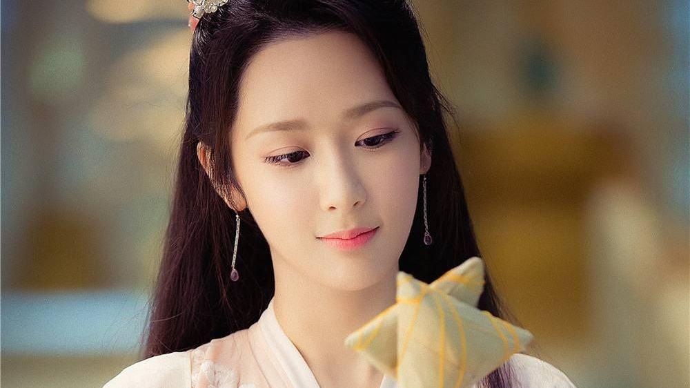 罗云熙|白鹿指导罗云熙？肖战被问工作？杨紫前进的脚步？