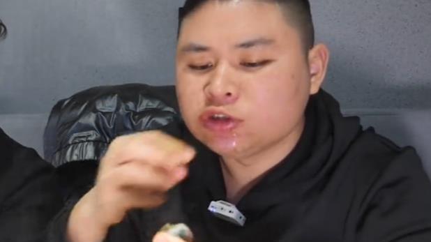 |又一陈世美！百万粉网红抛弃糟糠之妻，和现任小女友公开秀恩爱