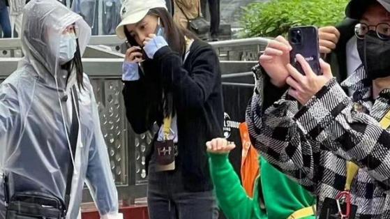 卷发 黄晓明身体健康惹人担忧，边吸氧边吃烤串，曾为戏减肥暴瘦