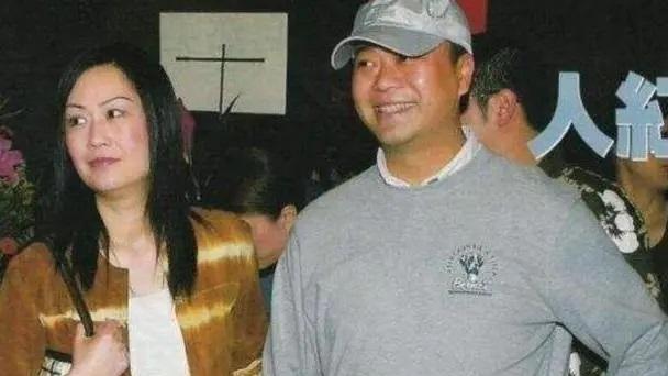 胡小小乖|他被豪门千金反追4年，如今结婚25年，仍然不着急生儿育女